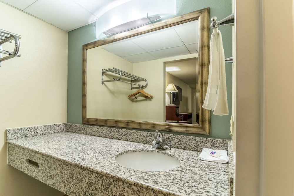 Motel6 Kenly, NC 40/41