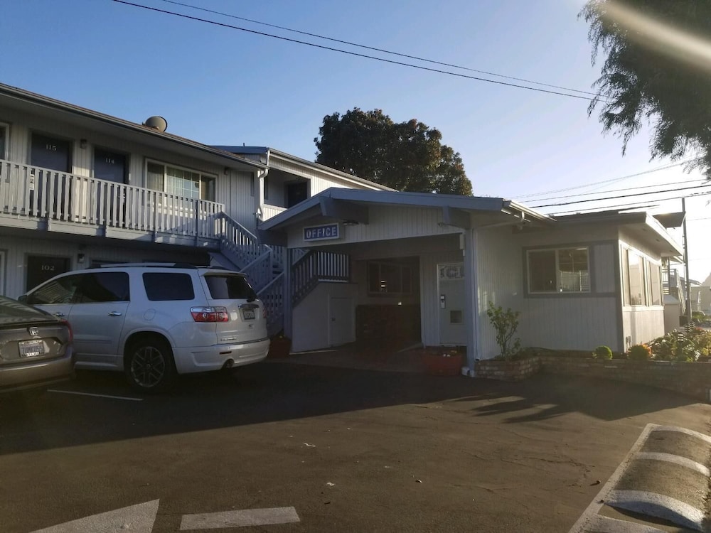 Coastal Breeze Inn Morro Bay Ca 3/47