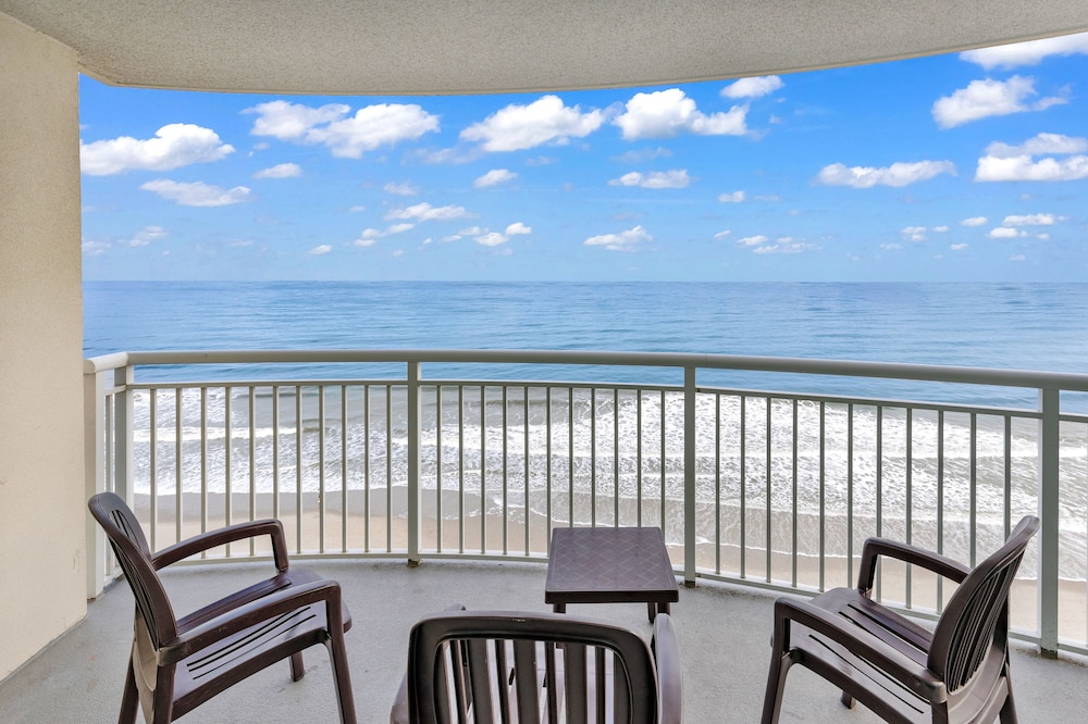 Sandy Beach Oceanfront Resort 6/50