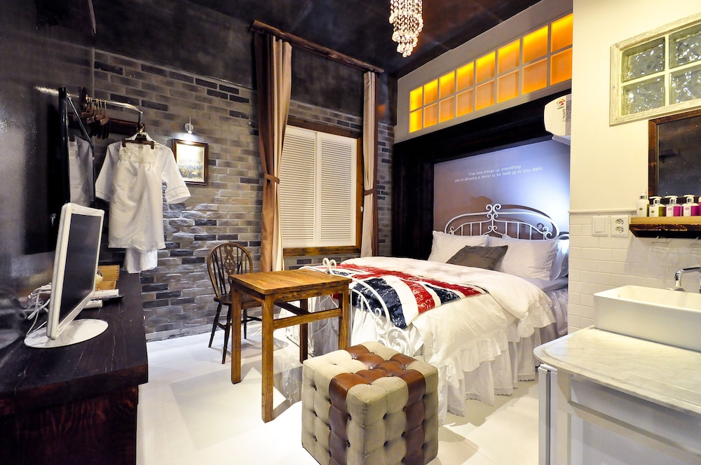 February Hotel Hwanggeum 42/93