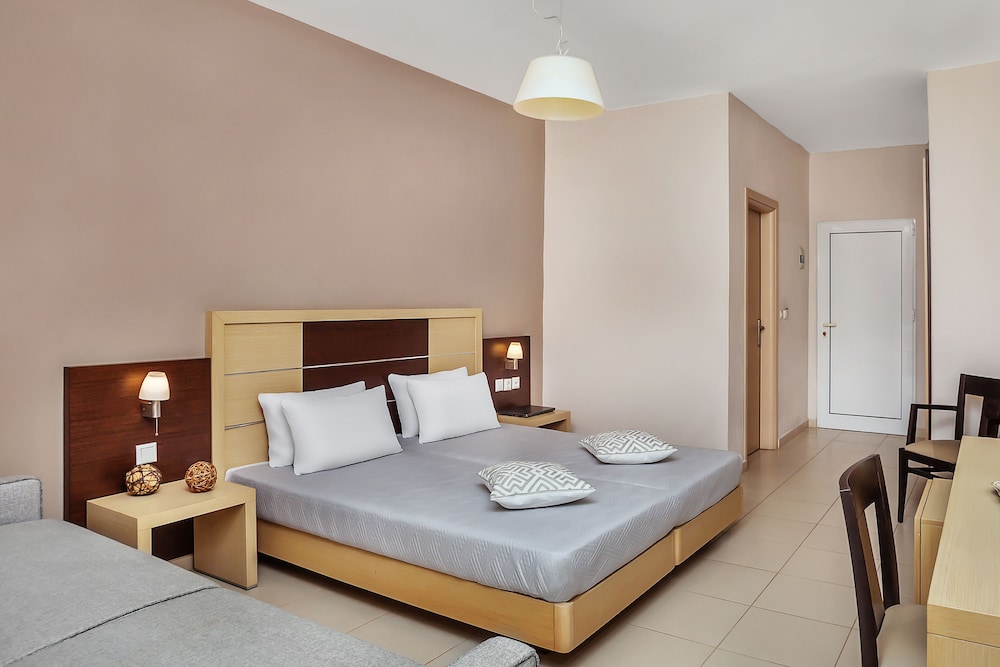 Iris Hotel 59/107