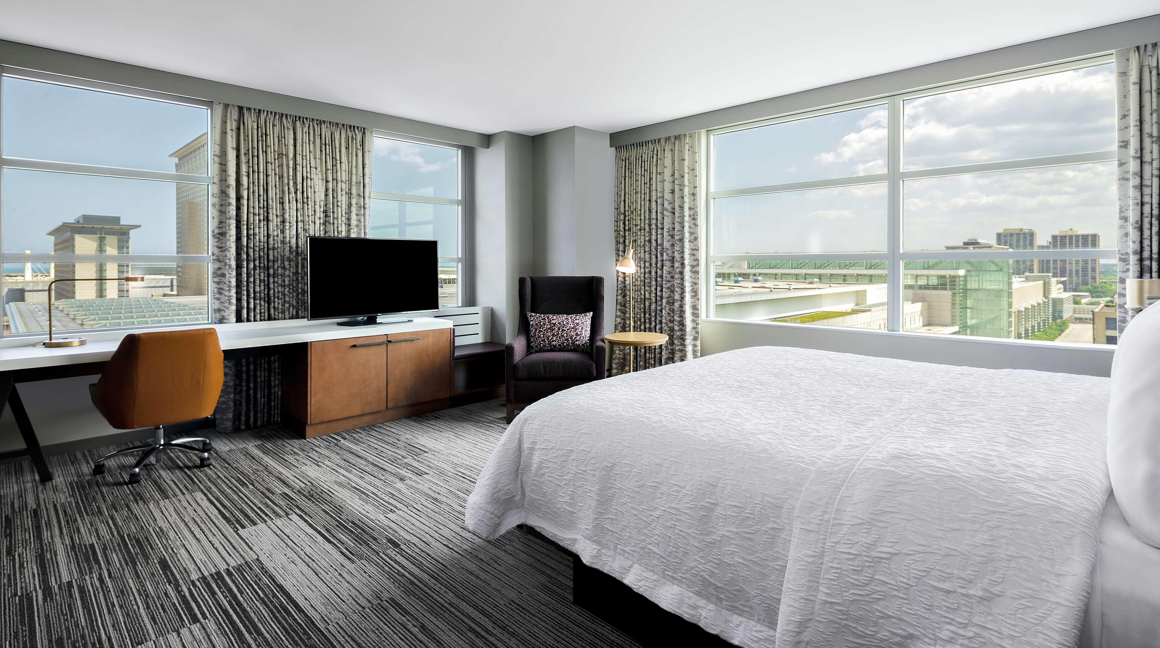ROOM, KING BED, WITH VIEW, CORNER
