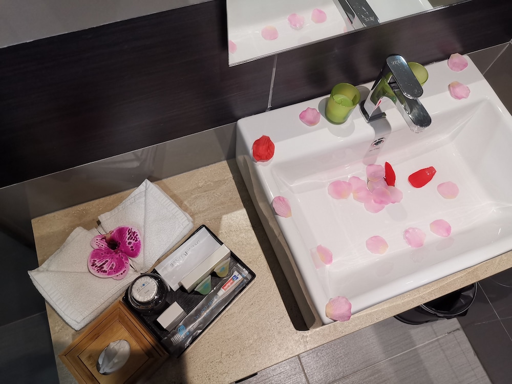 AZ HOTEL & SERVICED APARTMENTS 28/36
