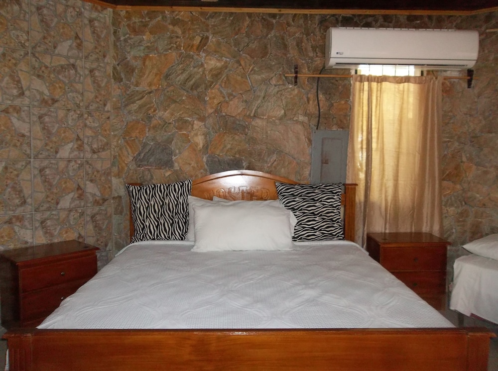 Foster's West Bay Resort 29/69