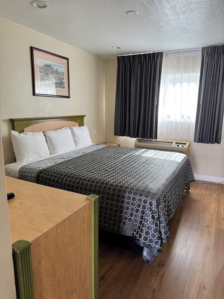 غرفة قياسية بسرير كينج
