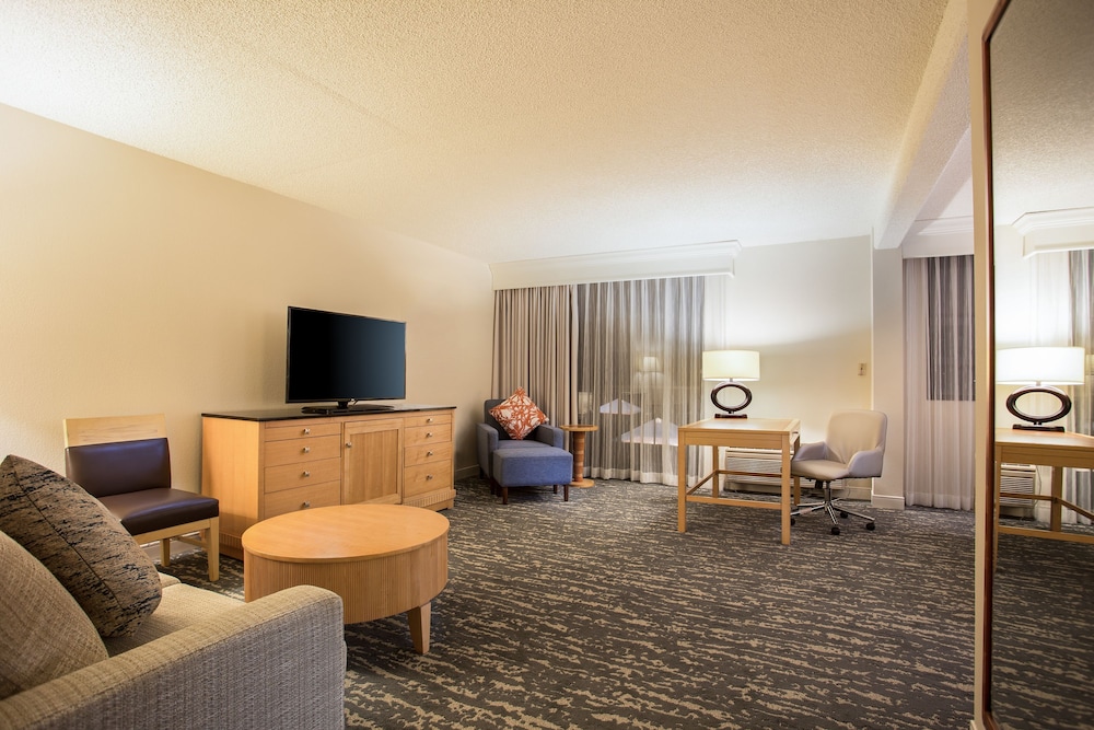DoubleTree by Hilton Hotel Berkeley Marina 43/83