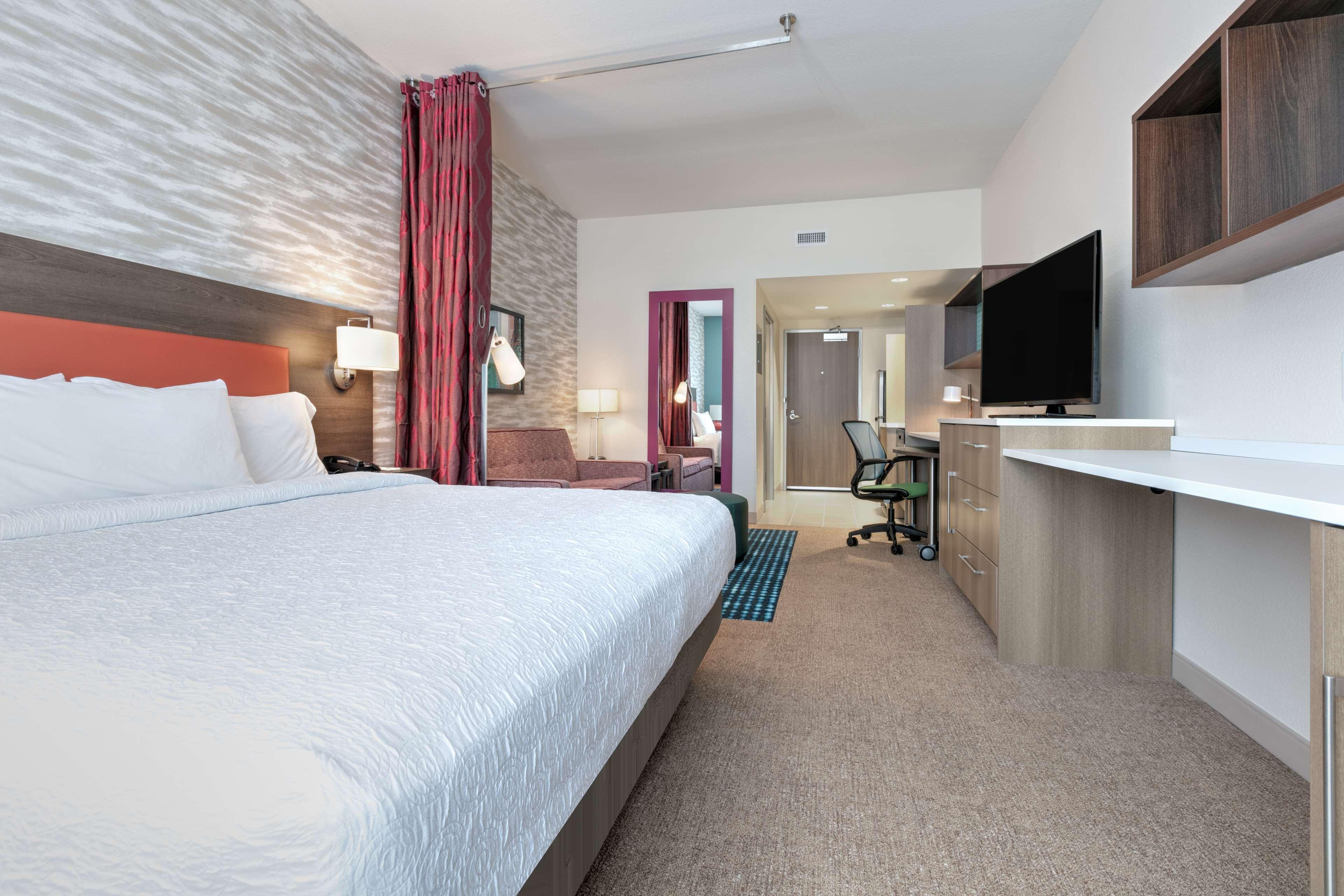 STUDIO, SUITE, KING BED