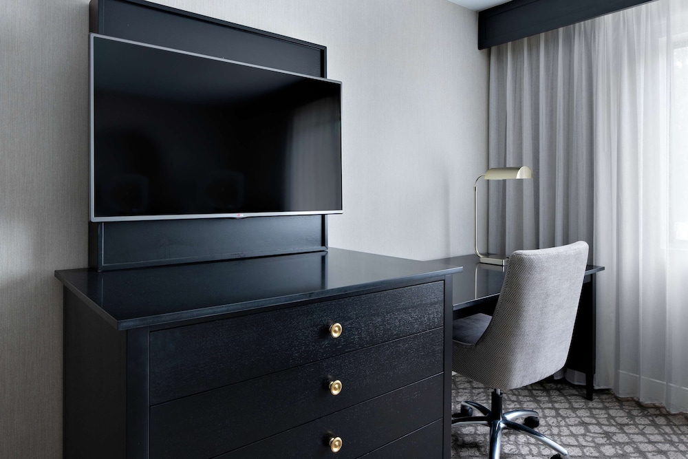 DoubleTree Suites by Hilton Charlotte SouthPark 41/60