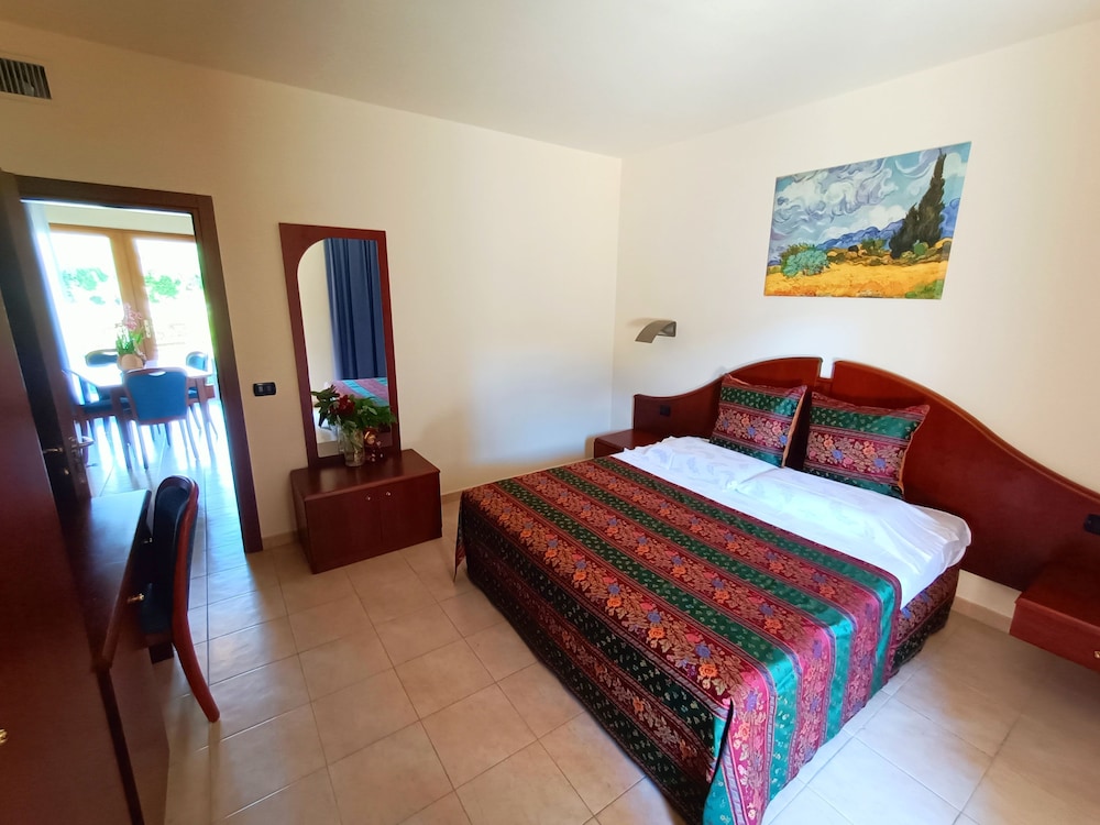 CLASSIC, SUITE, PATIO, GARDEN AREA