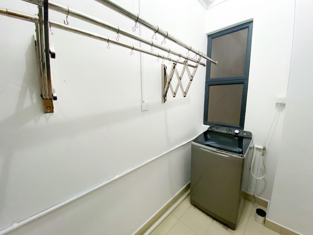 AZ HOTEL & SERVICED APARTMENTS 35/36