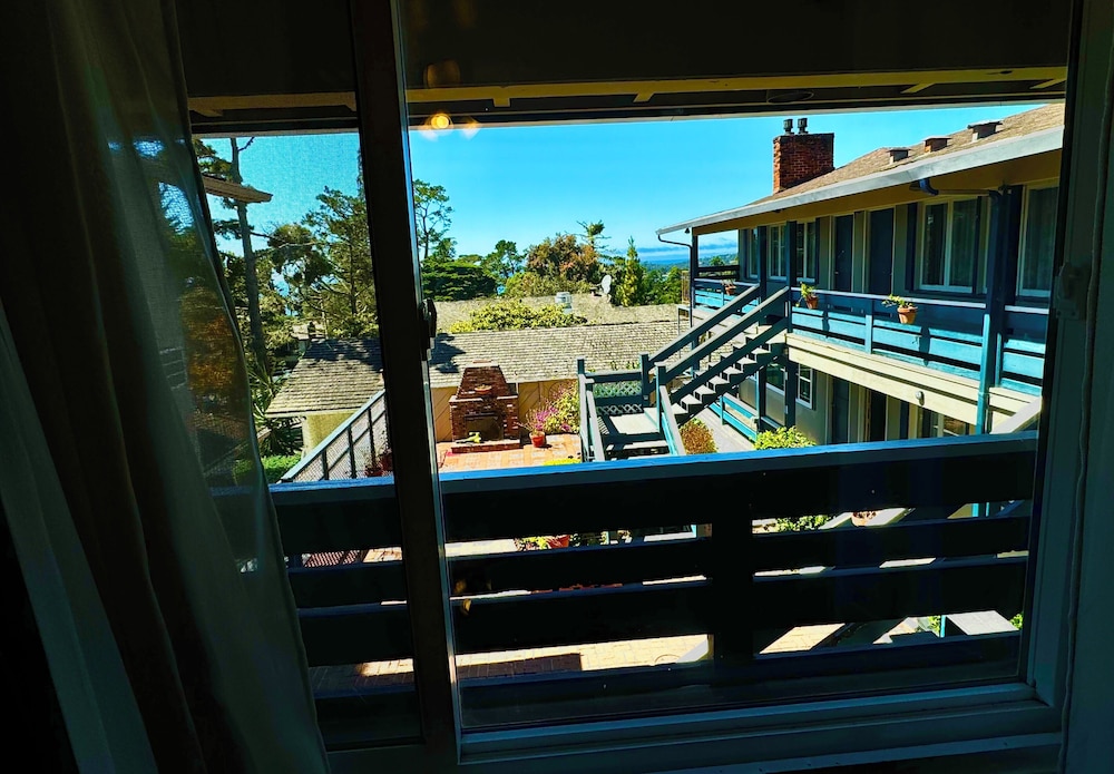 Carmel Wayfarer Inn 23/50