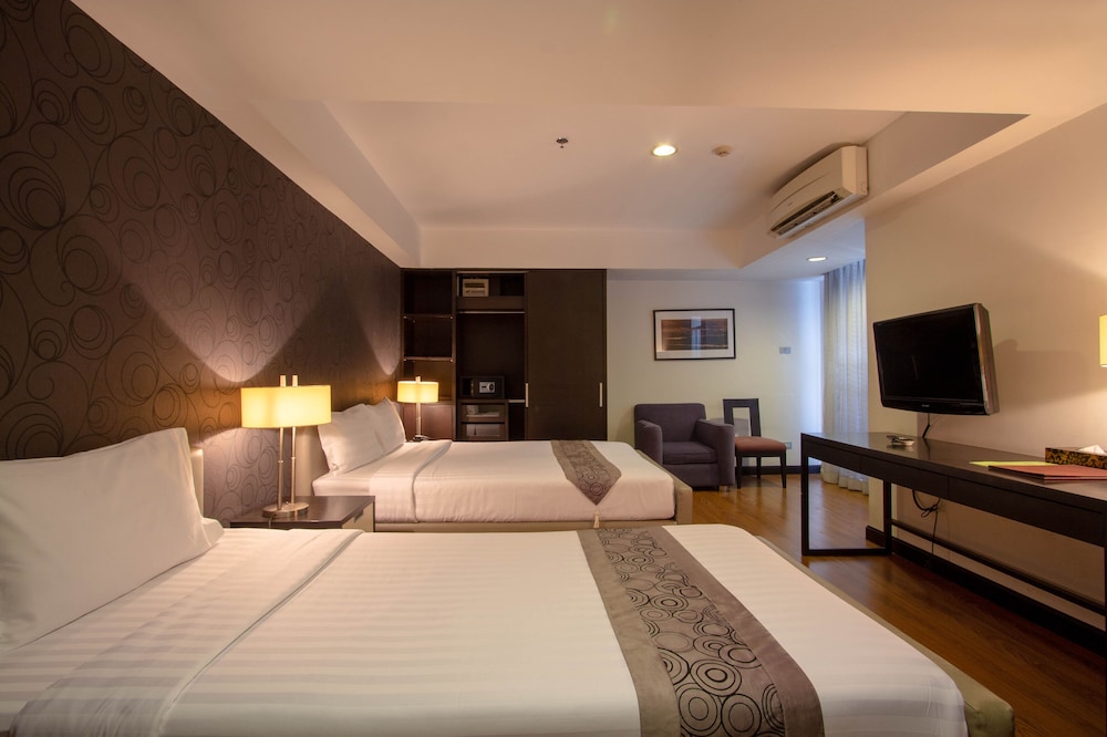 Superior, Triple, 1 Queen and 1 Single Bed