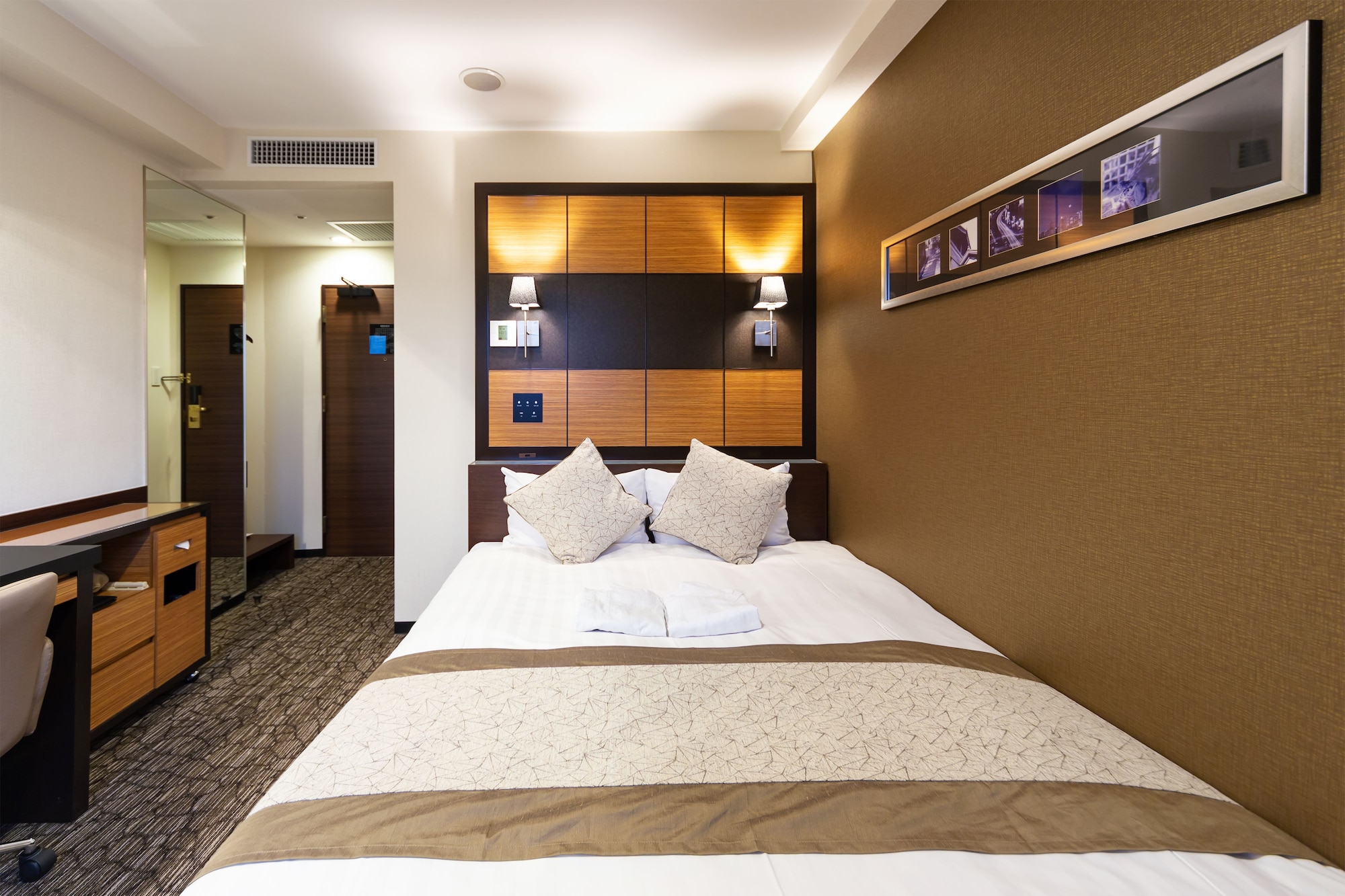 Standard, Queen Bed