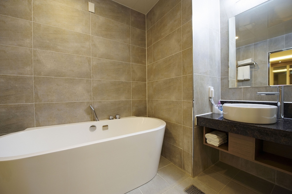 غرفة بسرير كينج تُحدَّد حسب التوفر، Hotel B 2/2