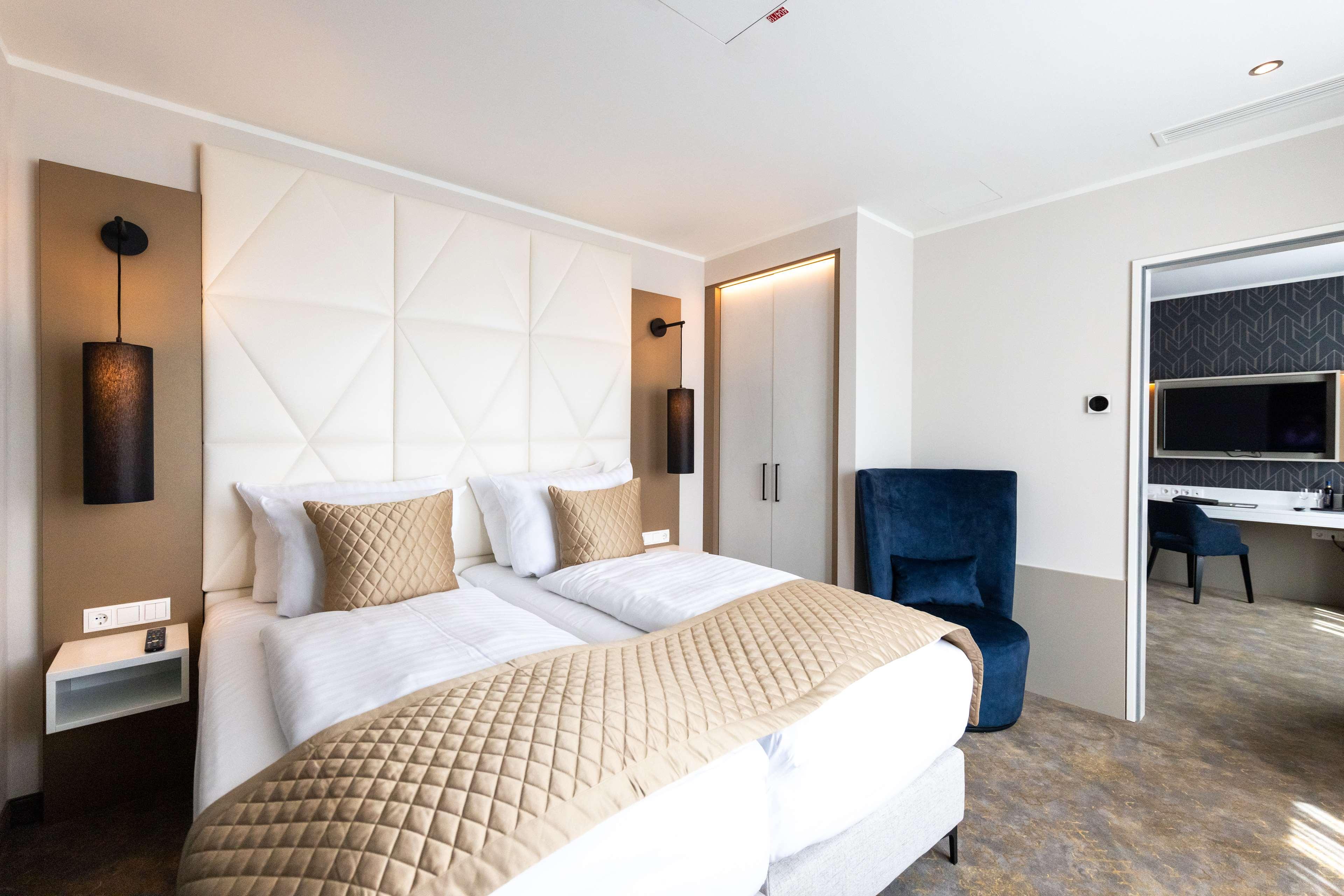 Room, Double Bed, City View
