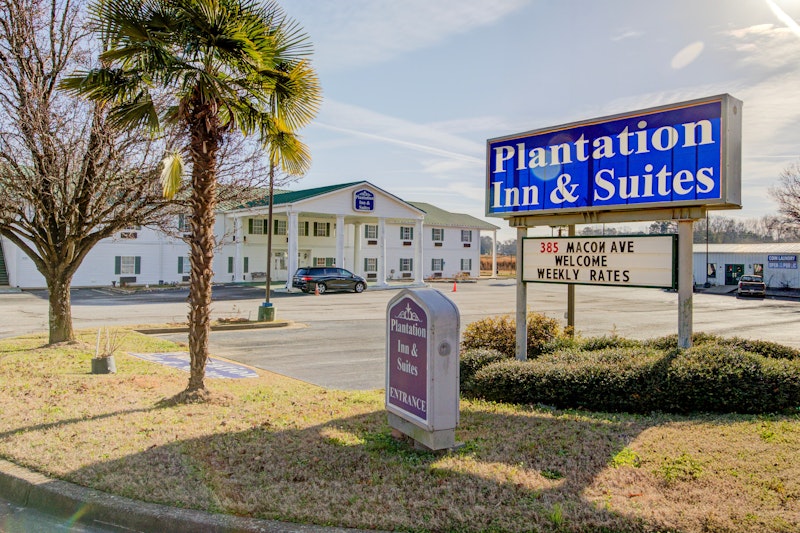 Plantation Inn & Suites Near Locust Grove I 75 27/34