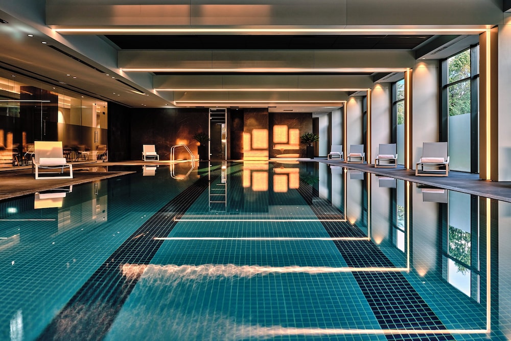 swimming pool spa
