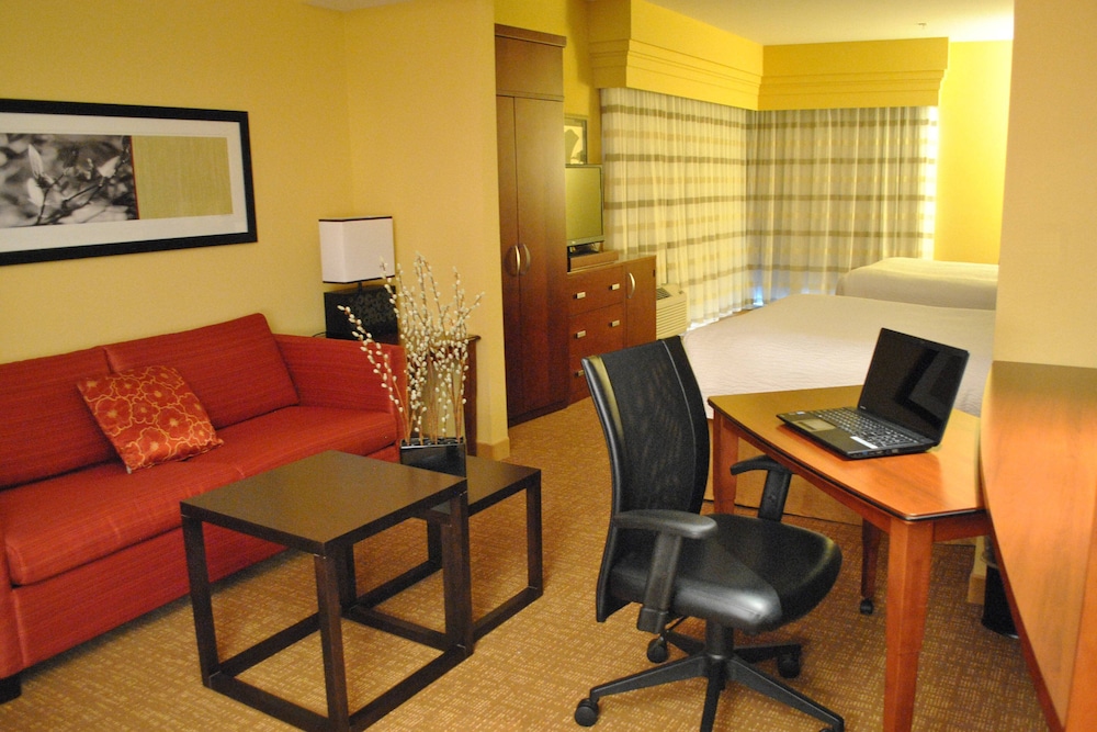 Courtyard by Marriott Evansville East 32/57