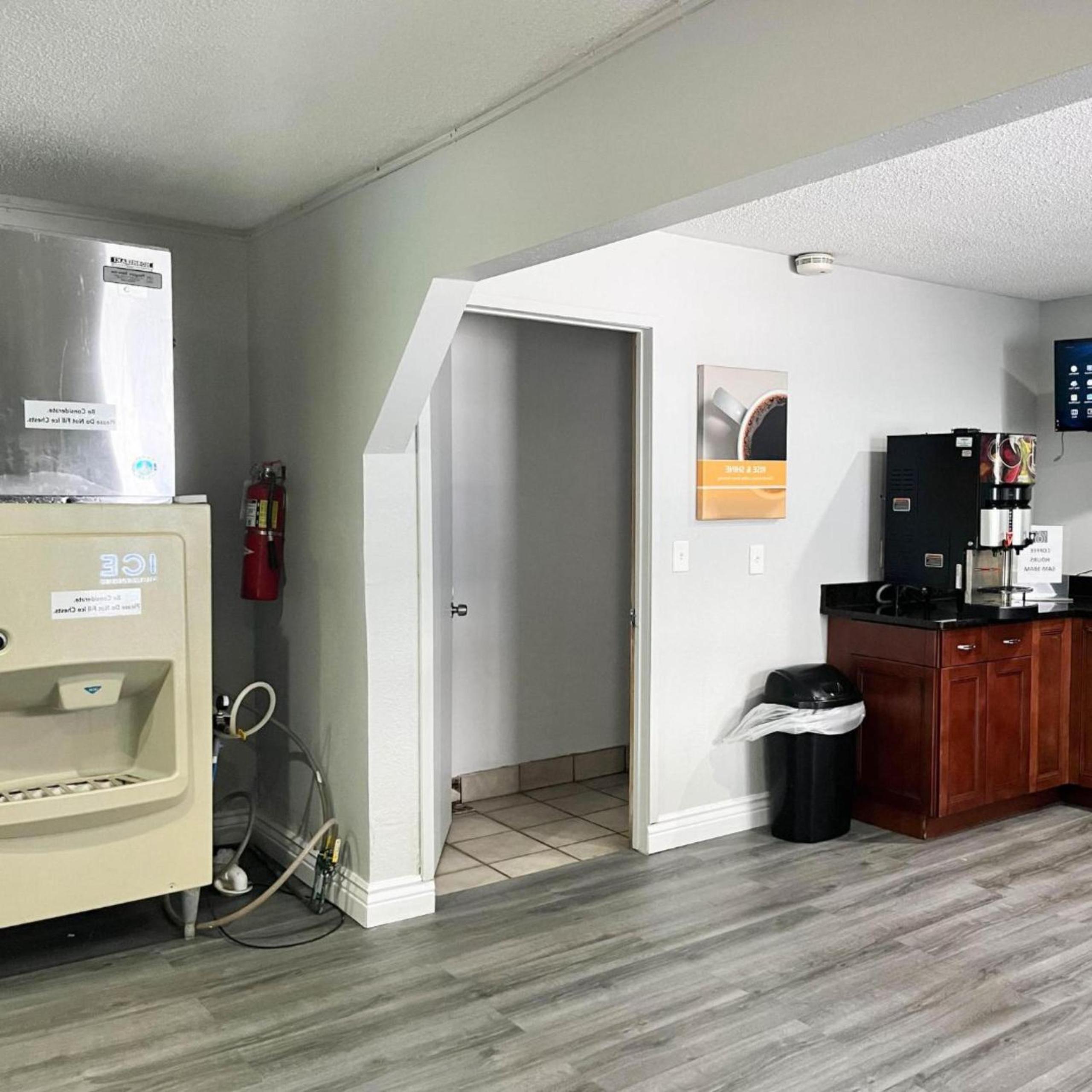 Studio6 Suites Dayton, OH - Englewood 6/24