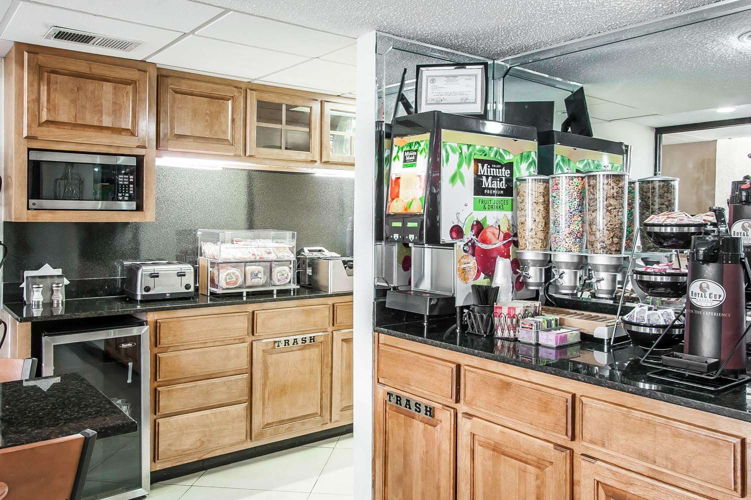 Econo Lodge Inn & Suites Memphis 8/14