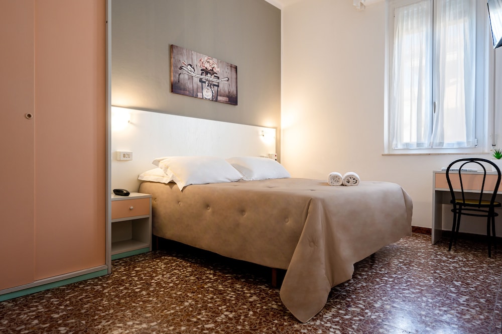 Standard, Double or Twin Bed