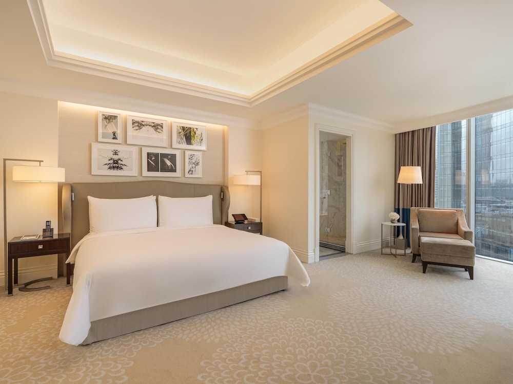 GRAND, SUITE, KING BED, CITY VIEW