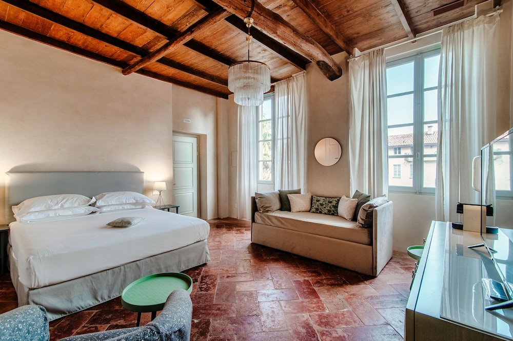 Dandelion Como Suites & Park 21/63