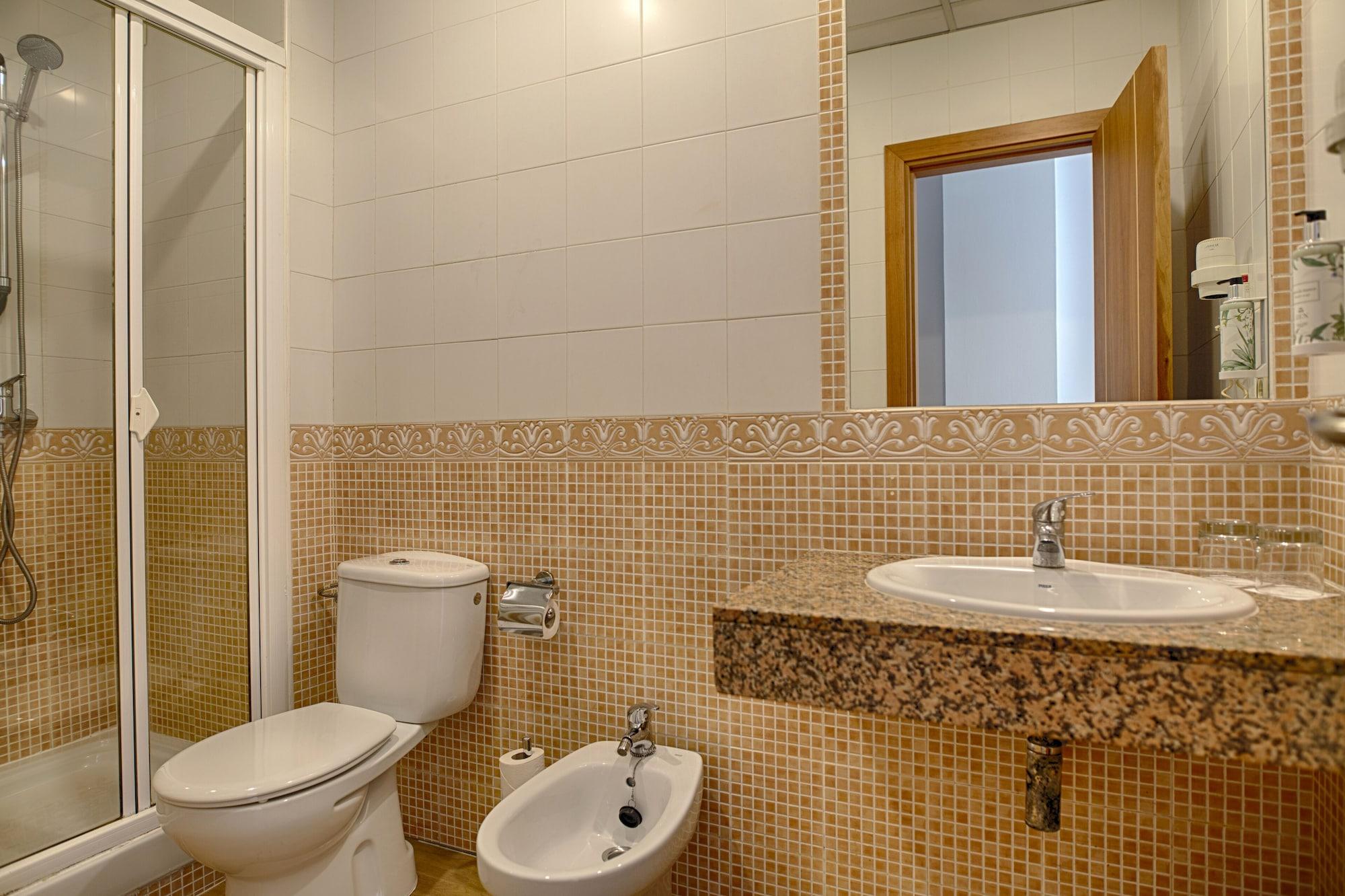 غرفة ثلاثية، Sercotel Tribuna Malaga 2/2