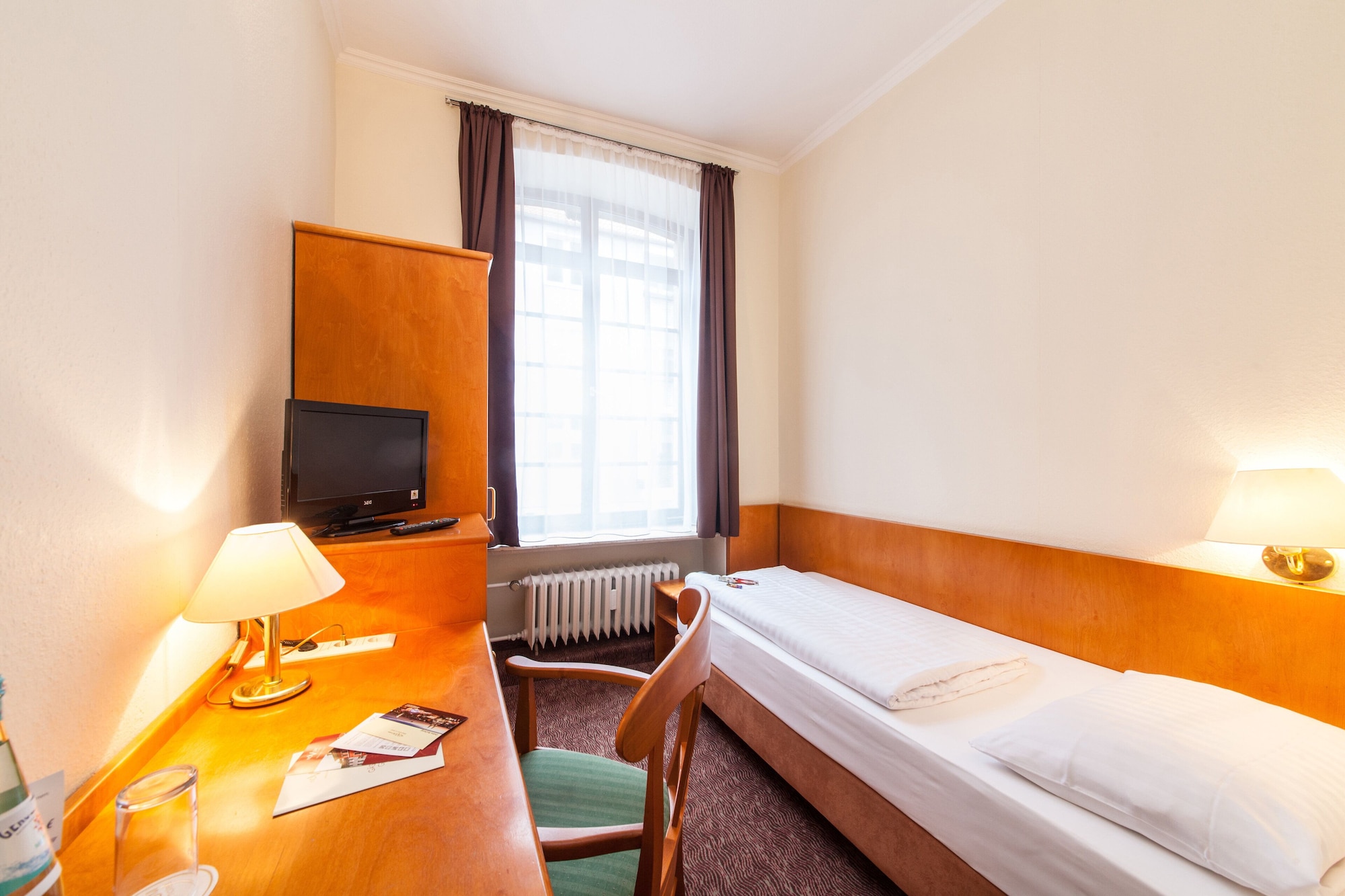 ECONOMY, SINGLE, SINGLE BED