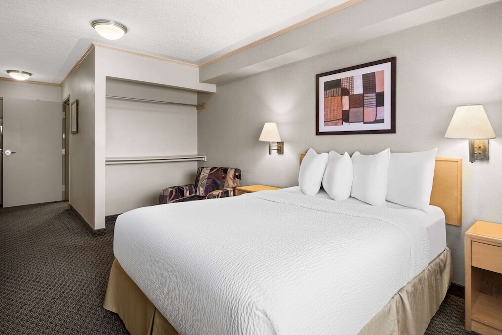 Superior, Queen Bed