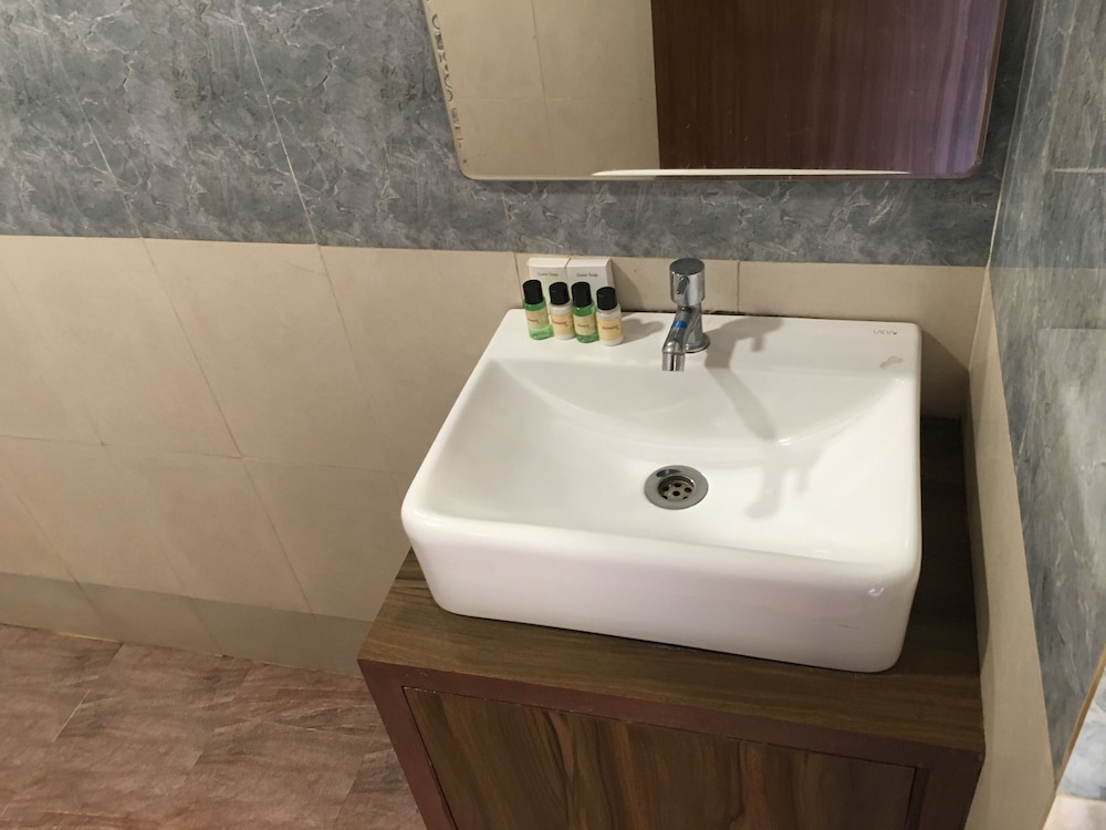 Valley Wood Resort And Spa 34/35