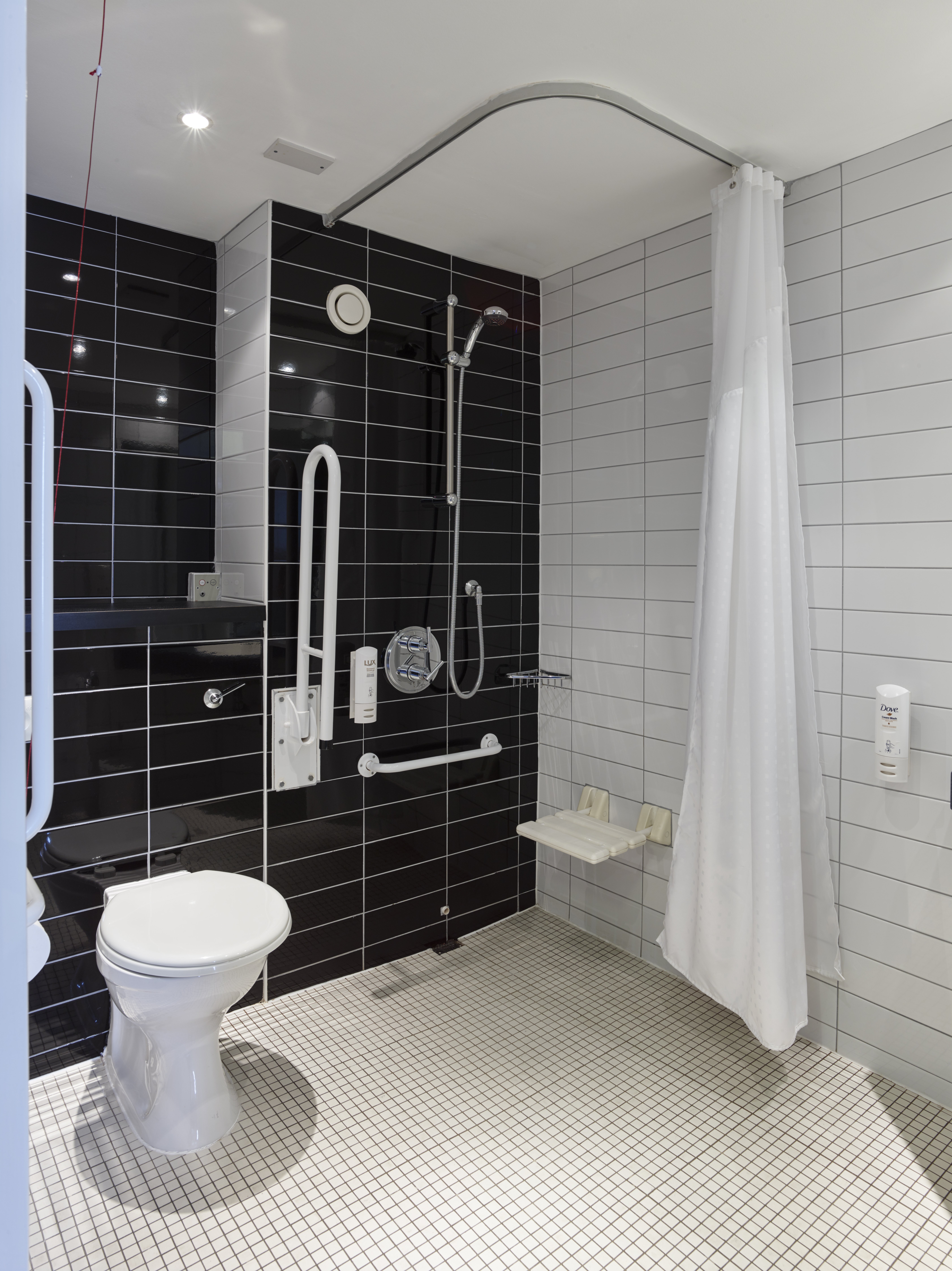 Holiday Inn Express Glenrothes 68/70