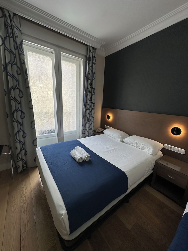 Hostal Abadia 16/50