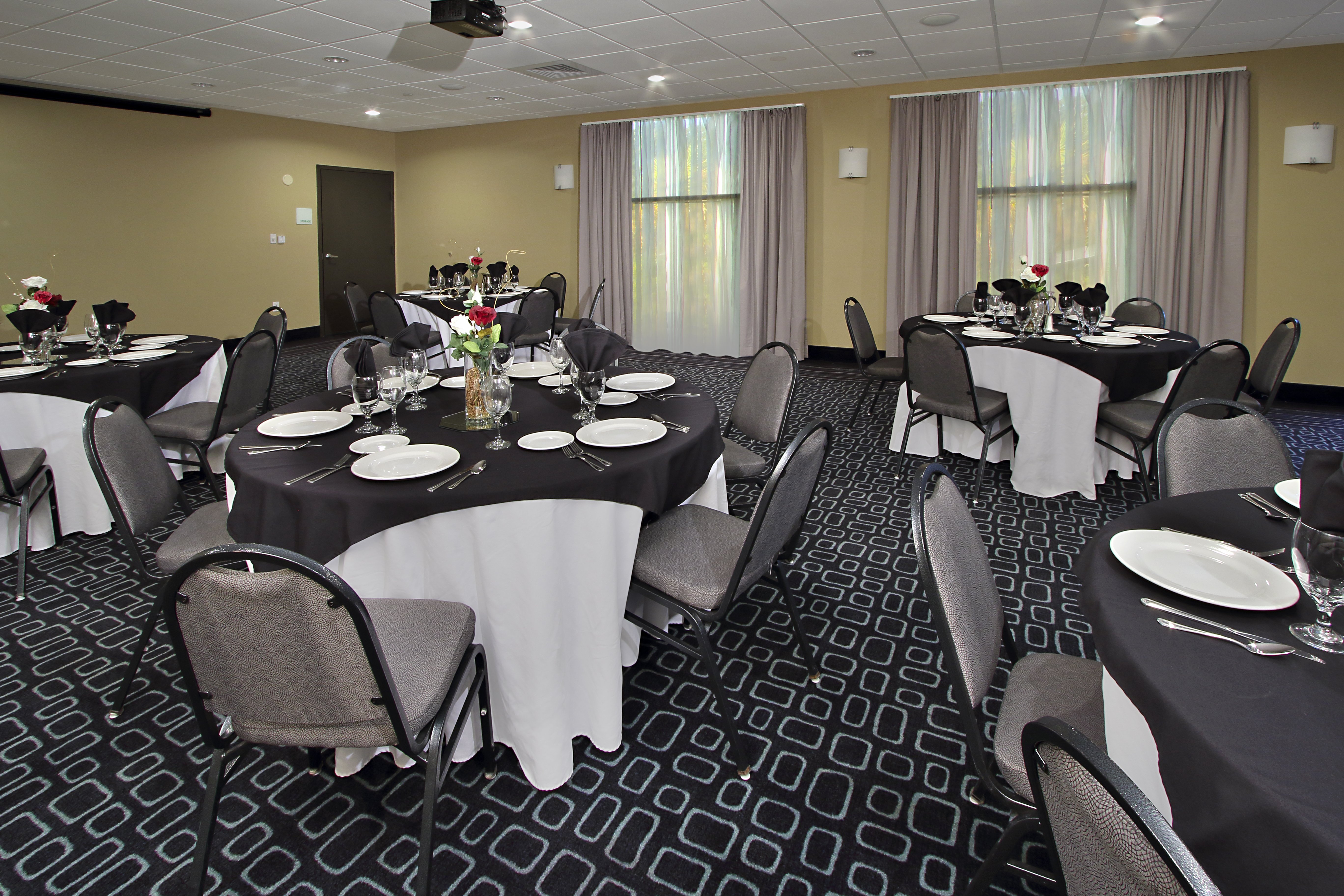 HOLIDAY INN HAMMOND 38/48