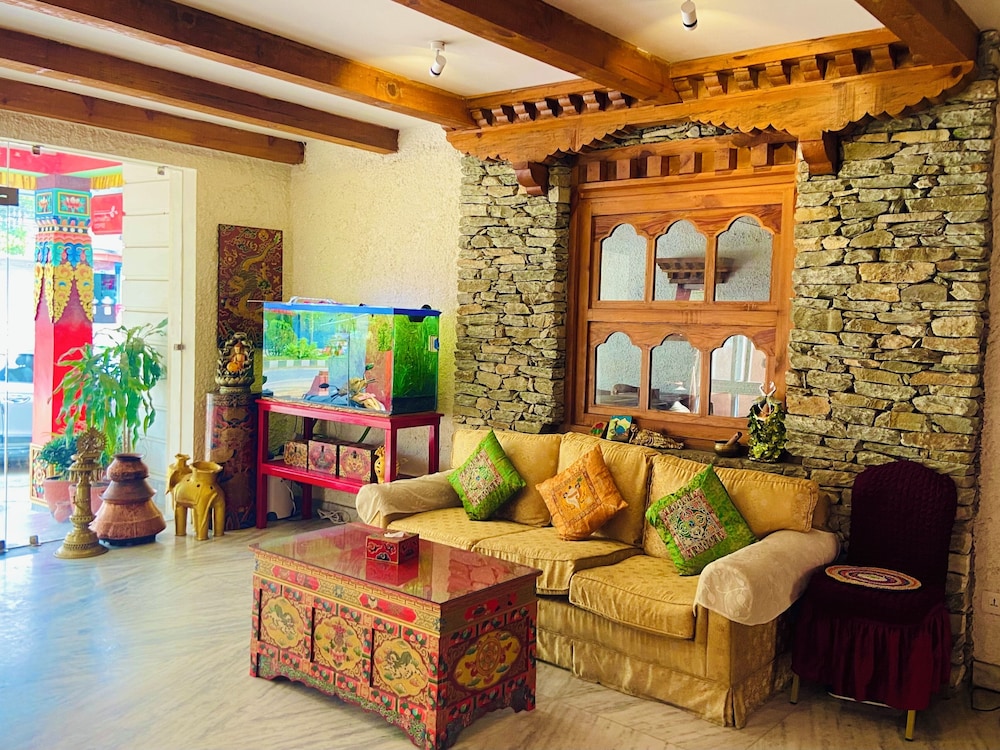 Three Jewels Boutique Hotel 54/74
