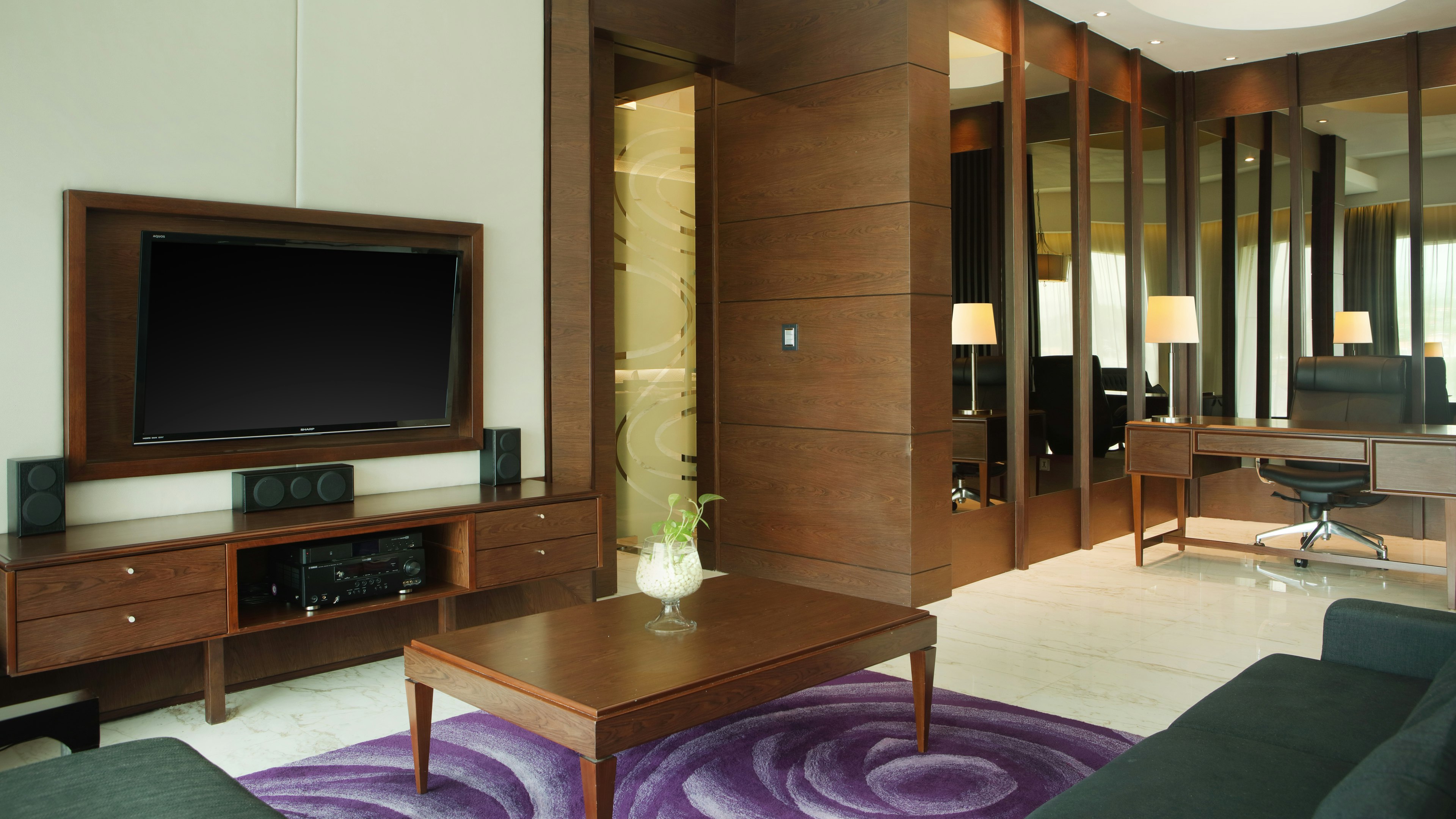 Holiday Inn Pasteur 35/50