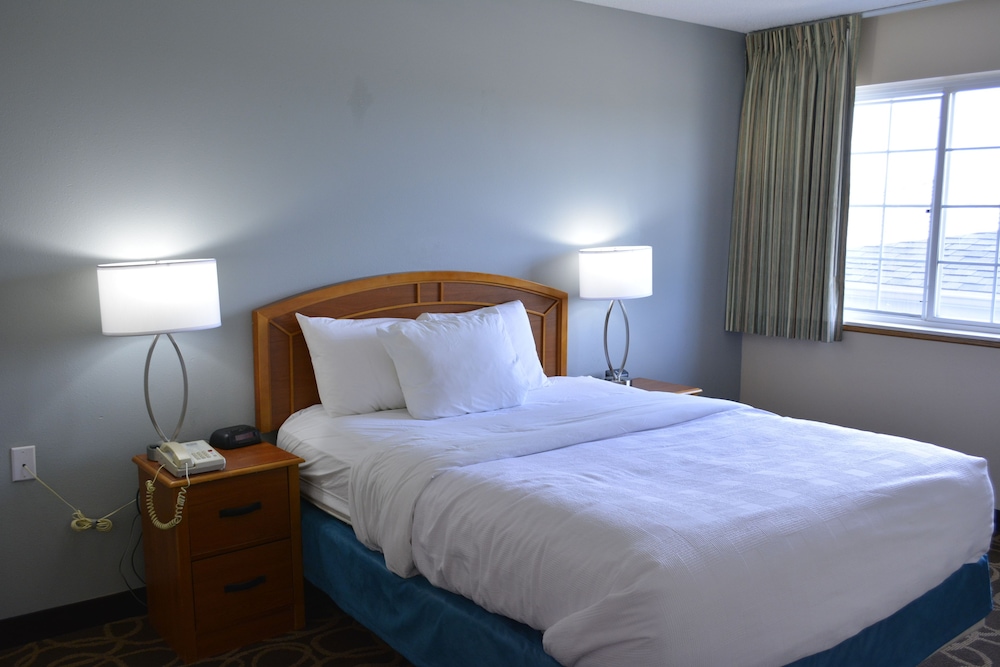 MainStay Suites Dubuque at Hwy 20 12/36