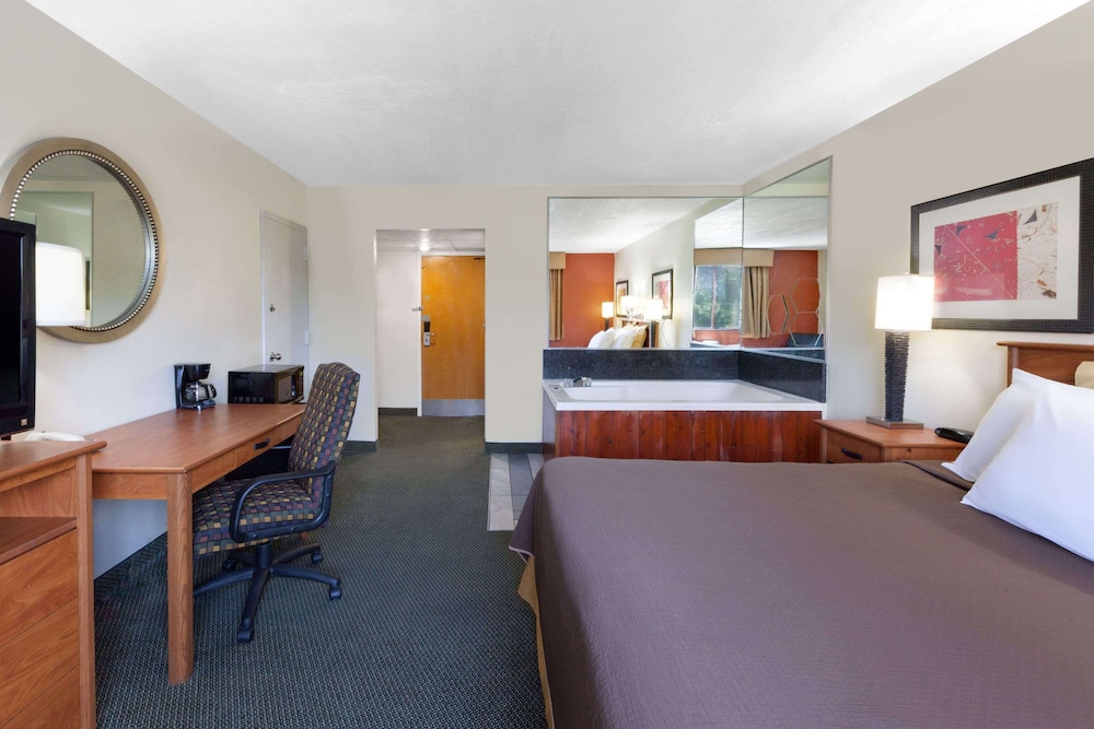 Travelodge By Wyndham Jackson 5/20