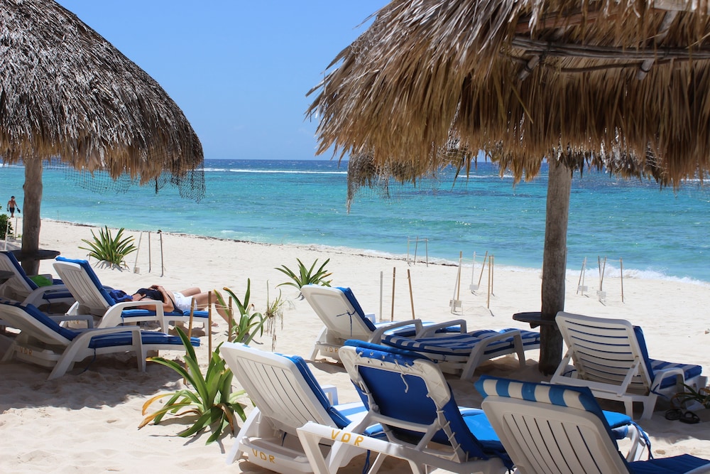 Villas De Rosa Beach Resort 58/68