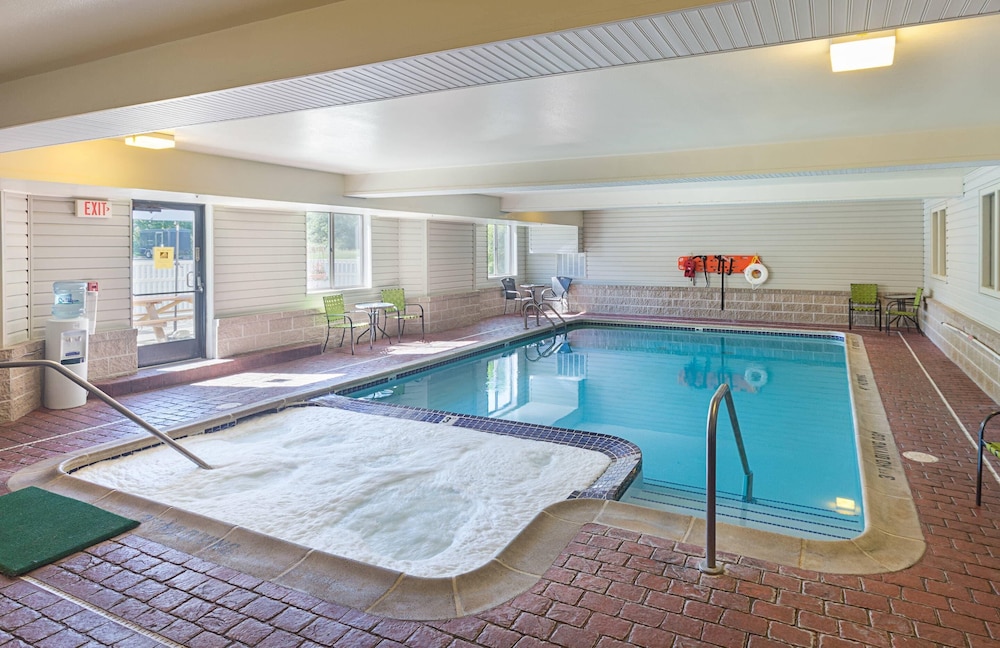 Sleep Inn & Suites Bay View Acme - Traverse City 30/68