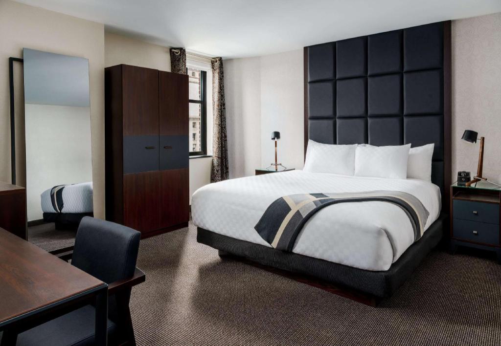 1 BEDROOM, PENTHOUSE SUITE, KING BED