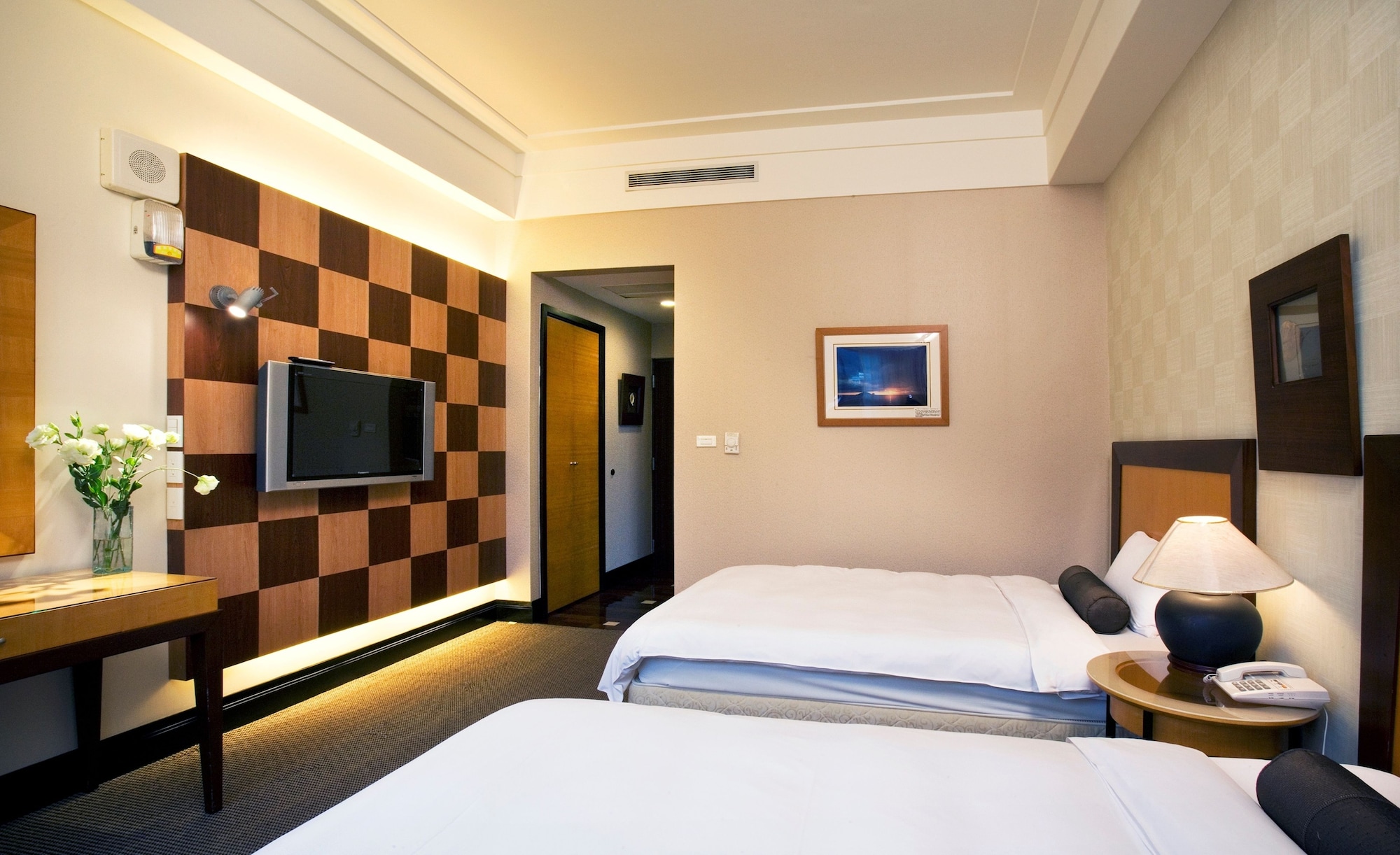 DELUXE, TWIN BEDS