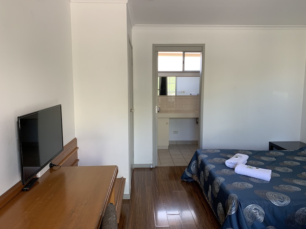 Beaconsfield Lodge Motel 18/66