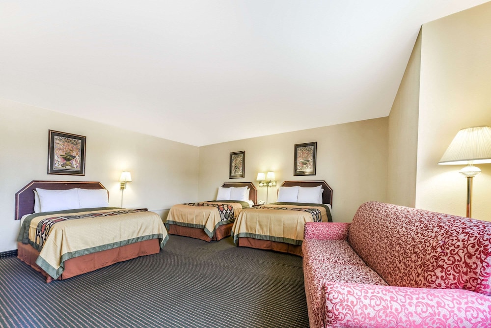 Family Suite, 3 Queen Beds