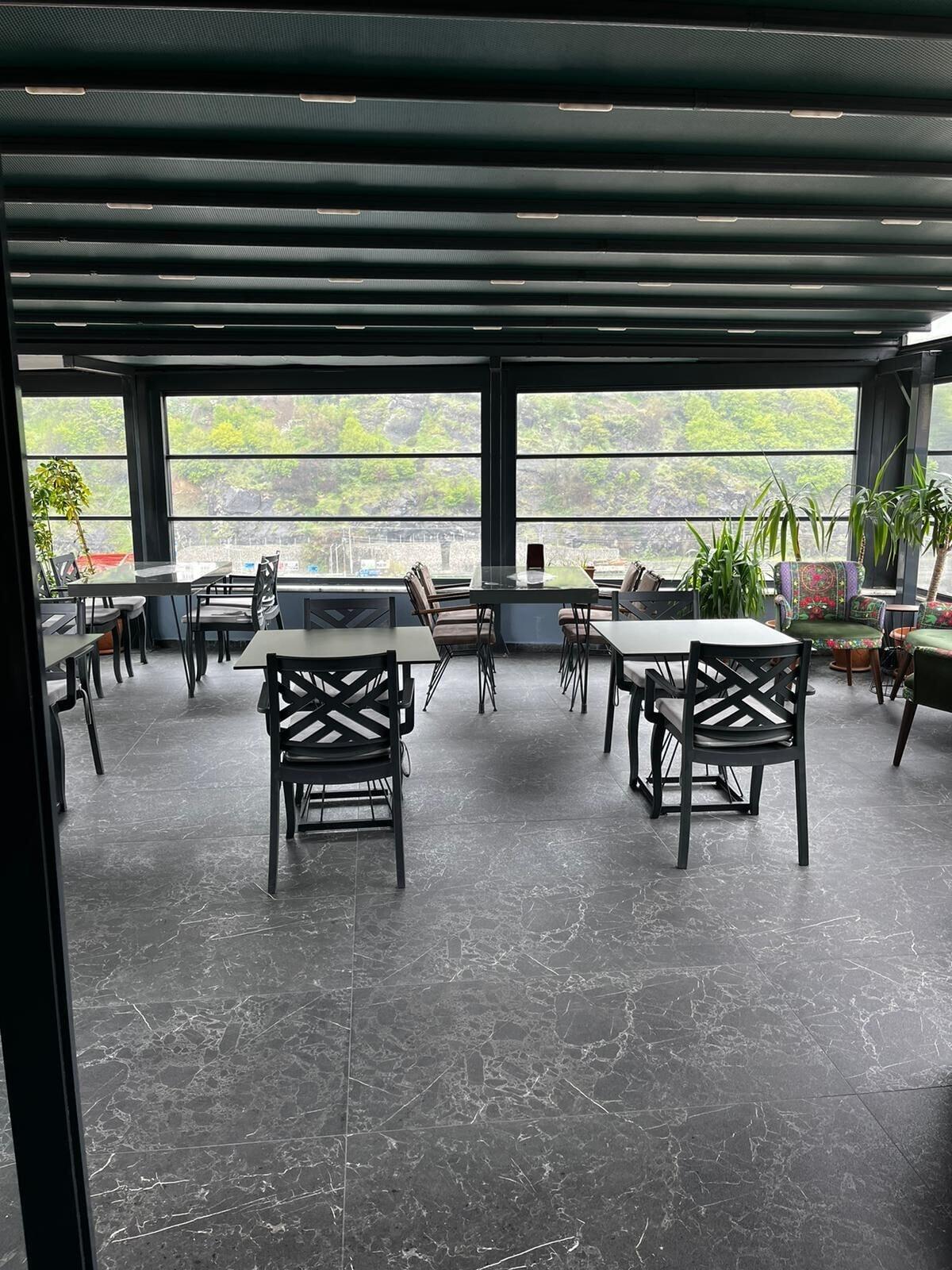 Black Lake Hotel 13/19
