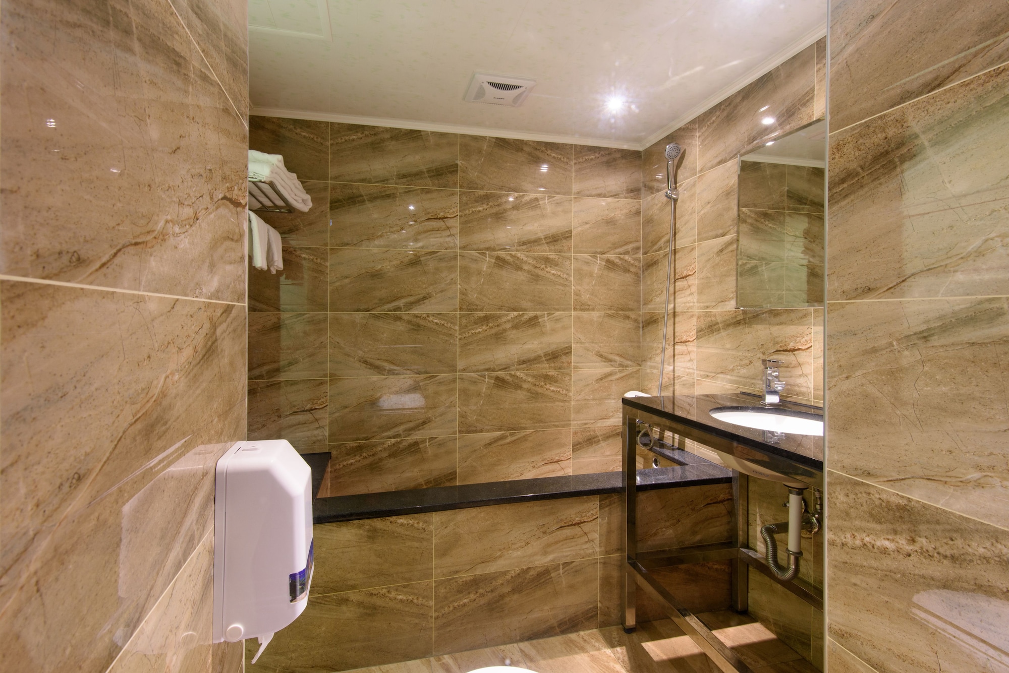 غرفة رباعية بسريرين مزدوجين بإطلالة على البحيرة، Shui Sha Lian Hotel 4/4
