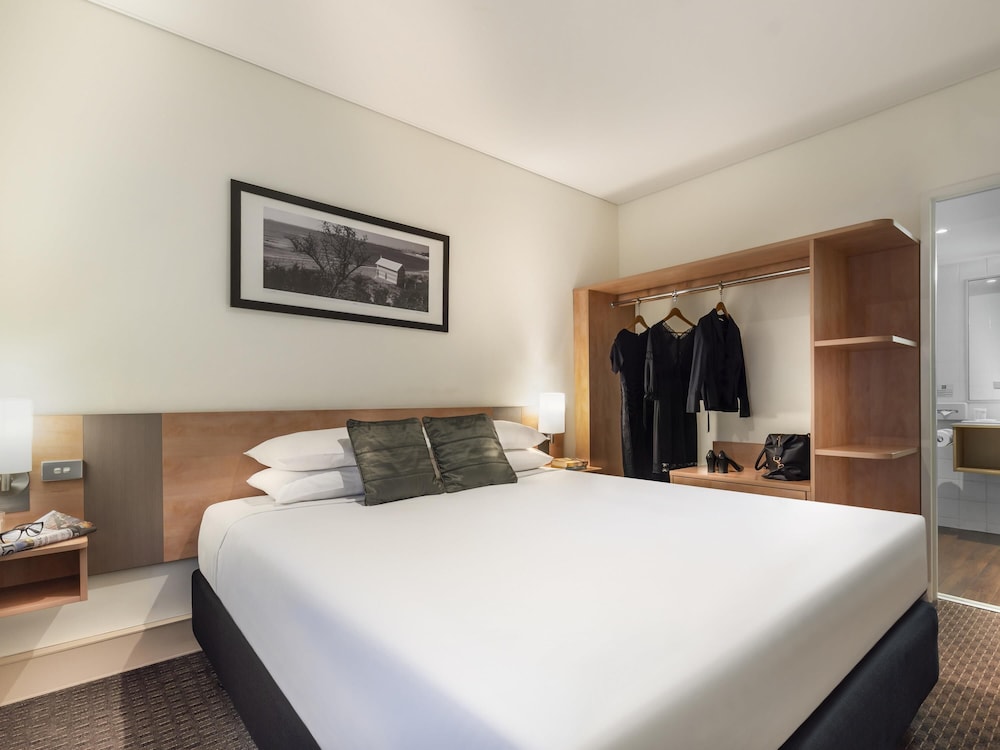 ibis Melbourne Hotel and Apartments 23/70