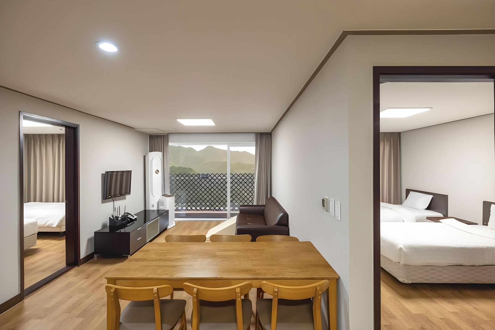 Kensington, Renovated, Royal, Suite, Pet Friendly