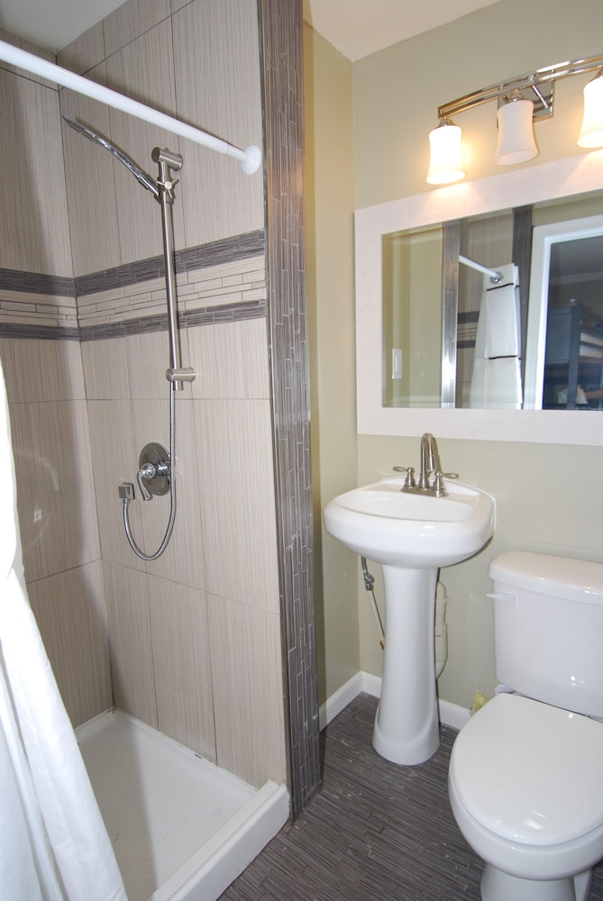 Sheridan Hostel 50/50