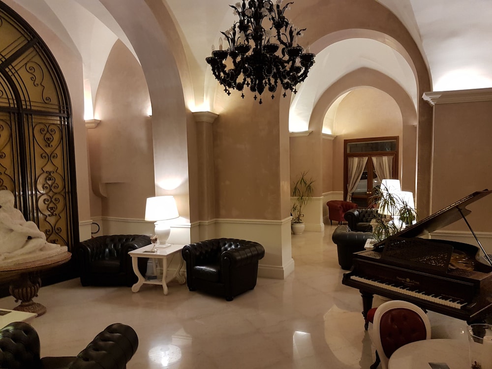 Suite Hotel Santa Chiara 41/50